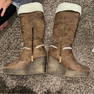Don’t wear heels anymore 
Super comfortable 
Was one of my favorite shoes